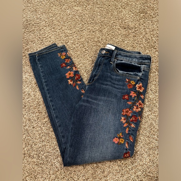 DRIFTWOOD Denim - Driftwood Floral Embroidered Denim Jeans Jackie high rise size 27